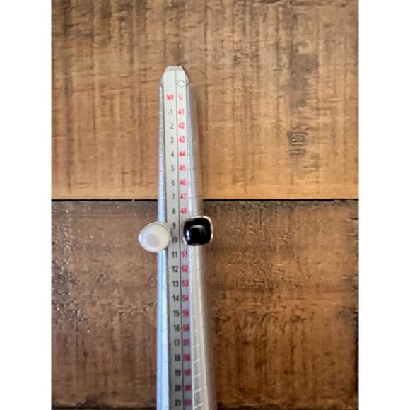 ARIVA Sterling Silver Mother of Pearl & Onyx Cuff Ring Sz 5 - Picture 7 of 8